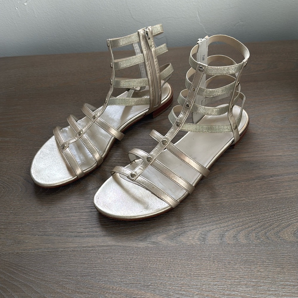 Stuart Weitzman champagne gladia flat sandals size 7.5.